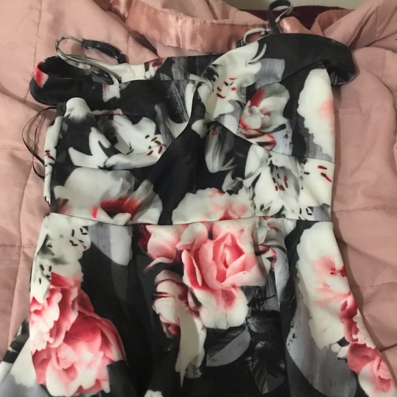 Dress. - Picture 2 of 6